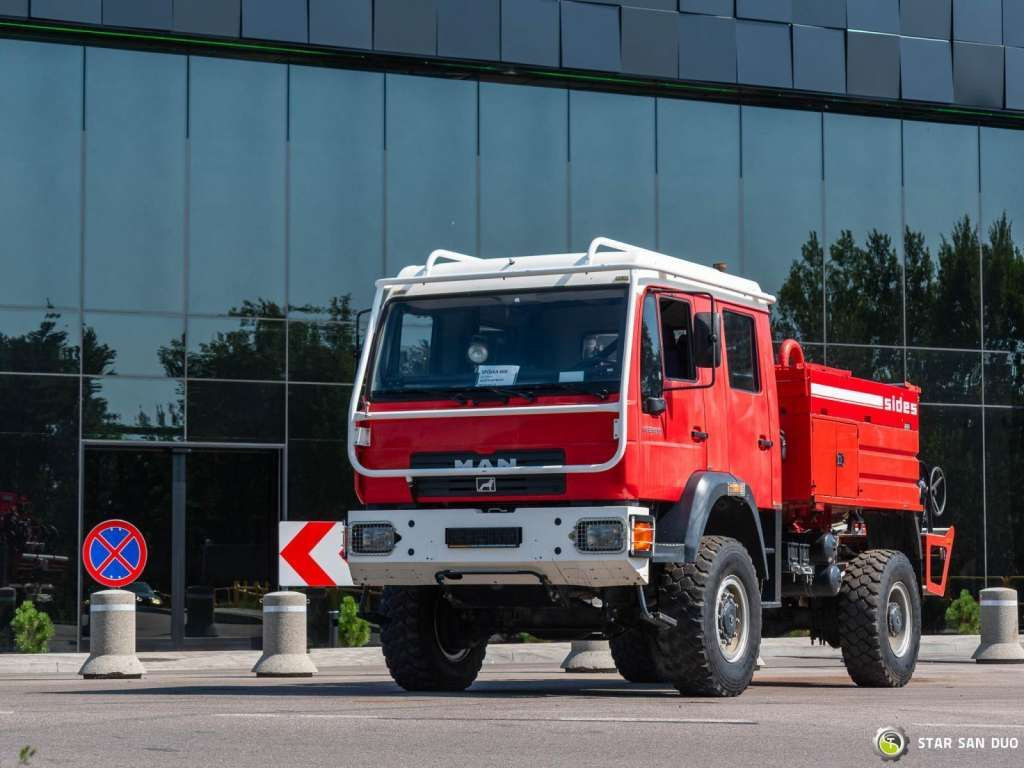 MAN LE220B 4x4 E Fire Truck Feuerwehr - Camião: foto 2 MAN LE220B 4x4 E Fire Truck Feuerwehr - Camião: foto 2