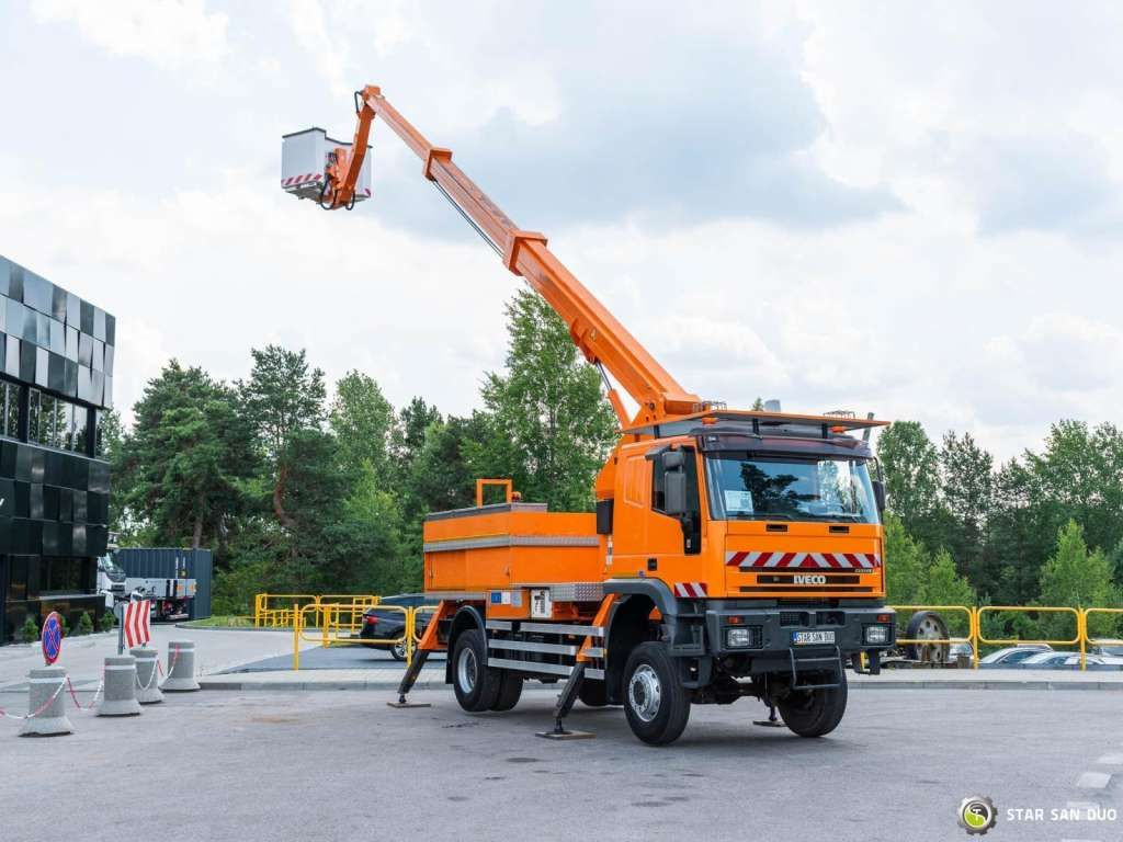 Iveco CURSOR 240 4x4 RUTHMANN T225 22,5 Meters Lift - Caminhão com plataforma aérea: foto 3 Iveco CURSOR 240 4x4 RUTHMANN T225 22,5 Meters Lift - Caminhão com plataforma aérea: foto 3