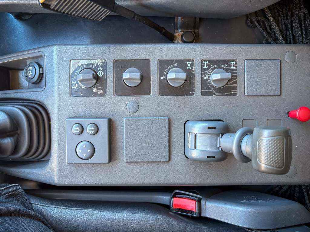 Camião de lona novo Iveco  EUROCARGO 4x4 Offroad Camper Winde: foto 14