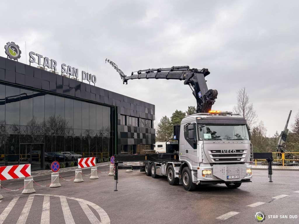 Iveco STRALIS AS320S50Y 8x2 HMF 8520-0K6 FLY JIB Winc - Camião grua: foto 2 Iveco STRALIS AS320S50Y 8x2 HMF 8520-0K6 FLY JIB Winc - Camião grua: foto 2