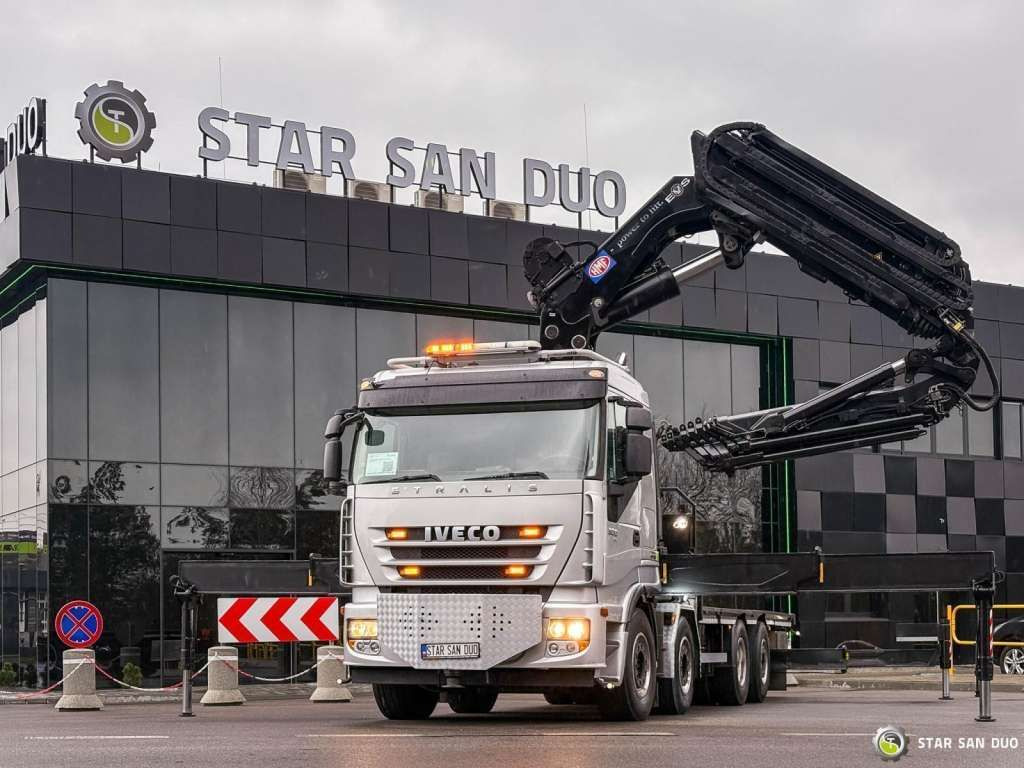 Iveco STRALIS AS320S50Y 8x2 HMF 8520-0K6 FLY JIB Winc - Camião grua: foto 1 Iveco STRALIS AS320S50Y 8x2 HMF 8520-0K6 FLY JIB Winc - Camião grua: foto 1