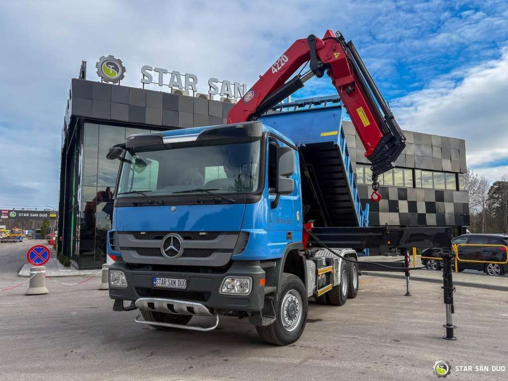 Mercedes-Benz ACTROS 3341 6x6 HMF 4220 K4 CRANE KIPPER - Camião grua: foto 2 Mercedes-Benz ACTROS 3341 6x6 HMF 4220 K4 CRANE KIPPER - Camião grua: foto 2