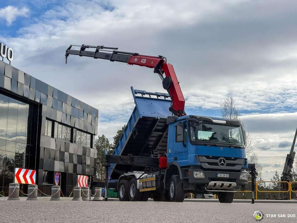 Mercedes-Benz ACTROS 3341 6x6 HMF 4220 K4 CRANE KIPPER - Camião grua: foto 3 Mercedes-Benz ACTROS 3341 6x6 HMF 4220 K4 CRANE KIPPER - Camião grua: foto 3