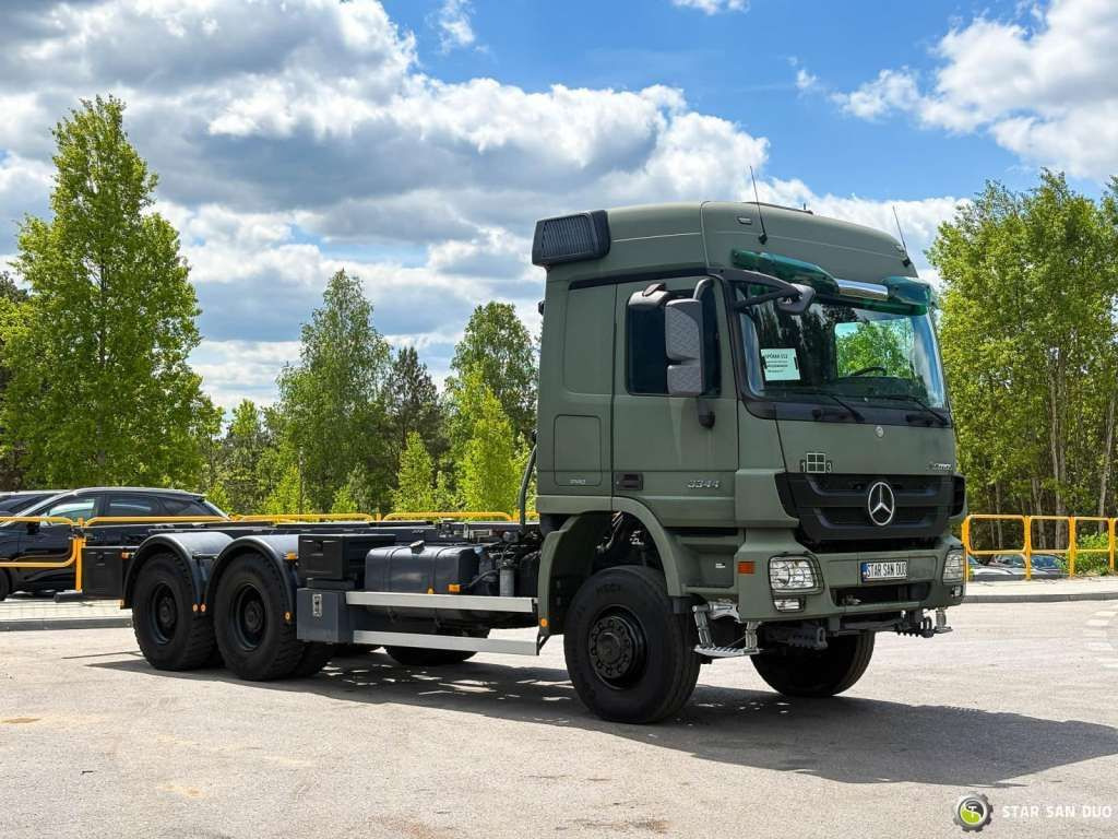 Mercedes-Benz ACTROS 3344 6x6 System Twist Lock - Camião chassi: foto 2 Mercedes-Benz ACTROS 3344 6x6 System Twist Lock - Camião chassi: foto 2