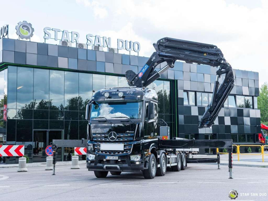 Mercedes-Benz AROCS 3251 8x4 HMF 8520 Fly Jib Winch - Camião grua: foto 4 Mercedes-Benz AROCS 3251 8x4 HMF 8520 Fly Jib Winch - Camião grua: foto 4
