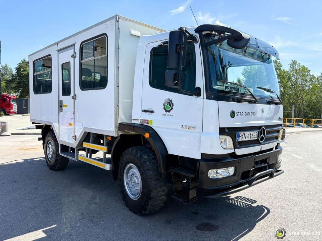 Mercedes-Benz ATEGO 1326 4x4 Double Cab Camper BUS - Camião chassi: foto 5 Mercedes-Benz ATEGO 1326 4x4 Double Cab Camper BUS - Camião chassi: foto 5