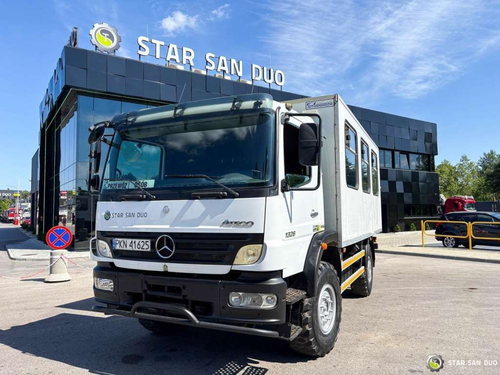 Mercedes-Benz ATEGO 1326 4x4 Double Cab Camper BUS - Camião chassi: foto 2 Mercedes-Benz ATEGO 1326 4x4 Double Cab Camper BUS - Camião chassi: foto 2