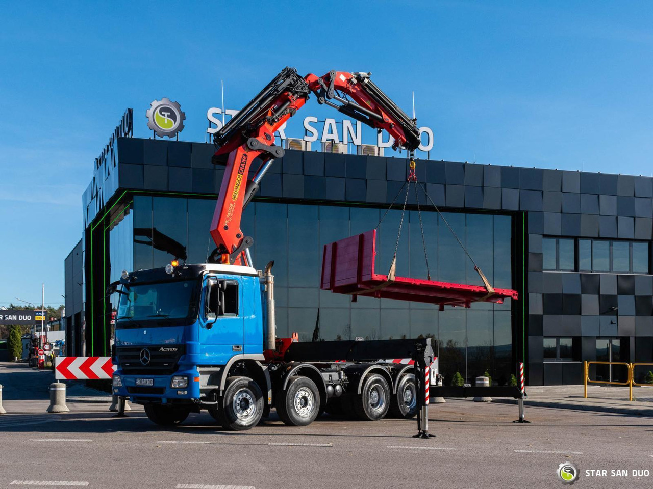 - Camião grua: foto 1 - Camião grua: foto 1