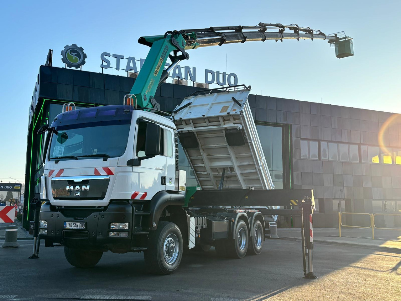 - Camião basculante: foto 1 - Camião basculante: foto 1