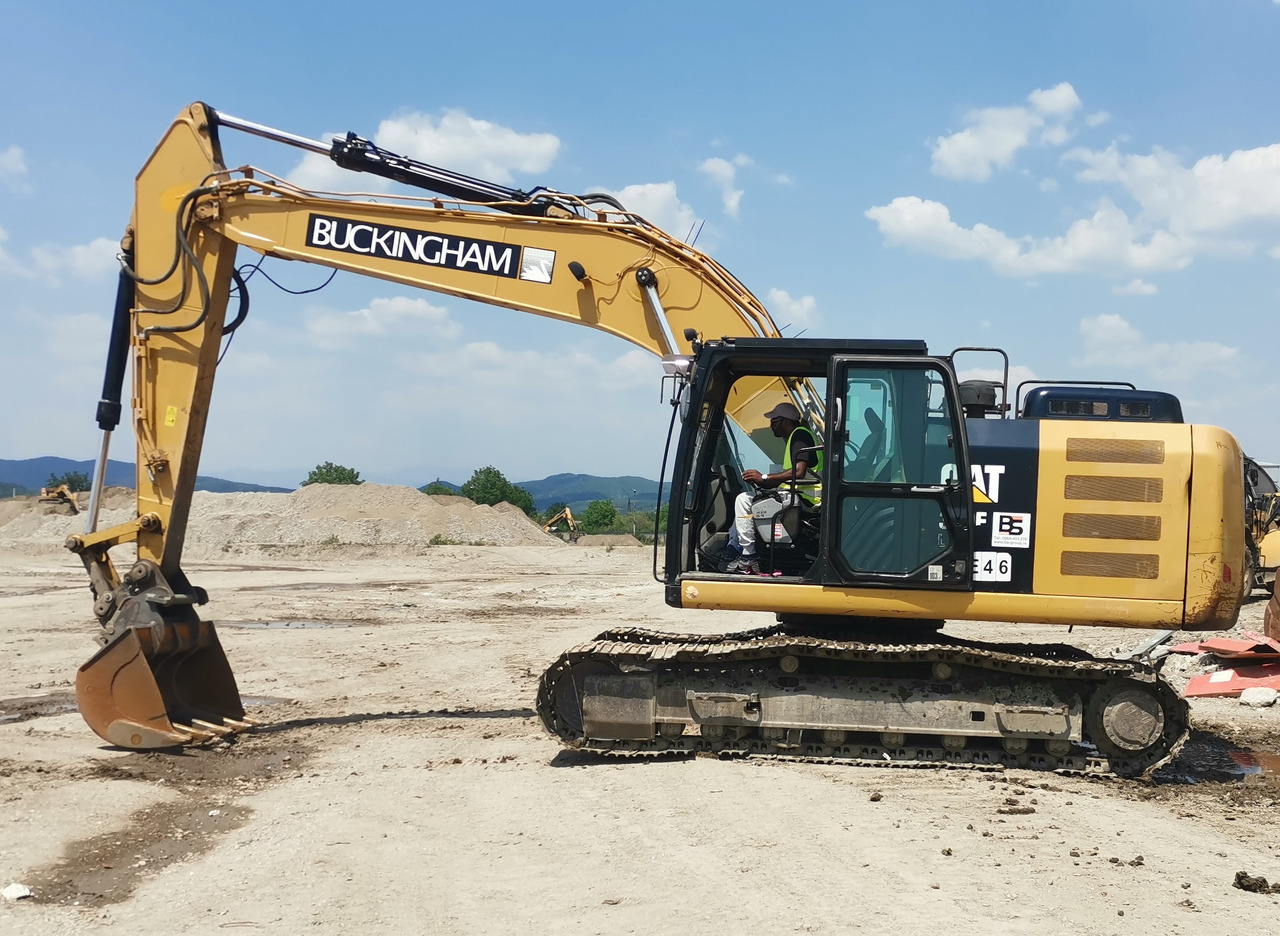 CATERPILLAR 320 E - Escavadora de rastos: foto 1 CATERPILLAR 320 E - Escavadora de rastos: foto 1