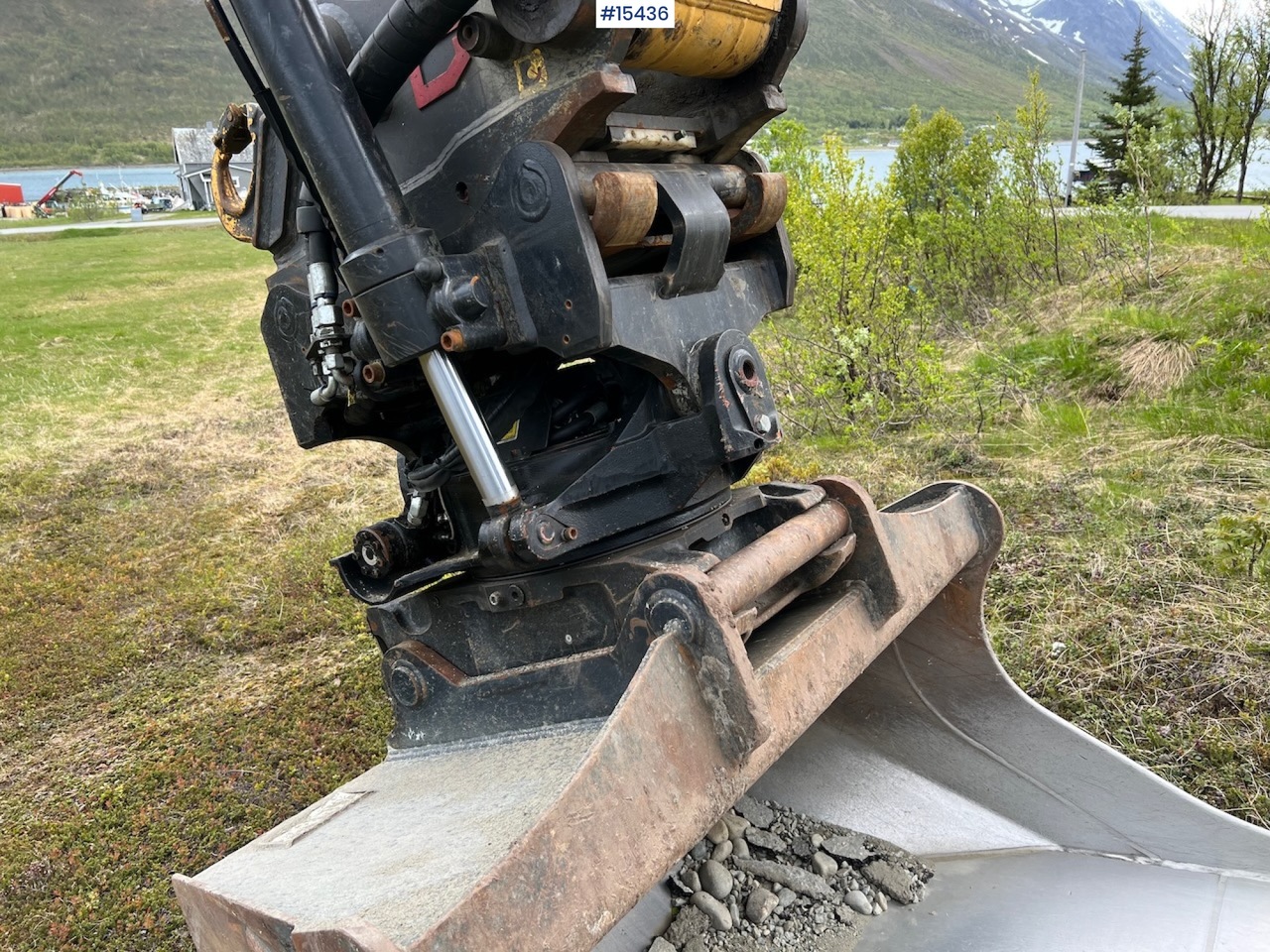 Escavadeira Caterpillar 320: foto 9