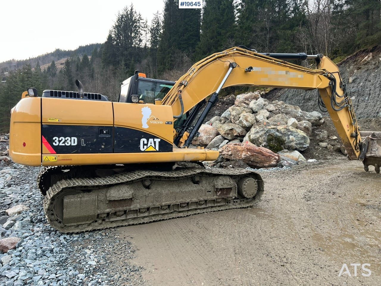Escavadeira Caterpillar 323D: foto 7