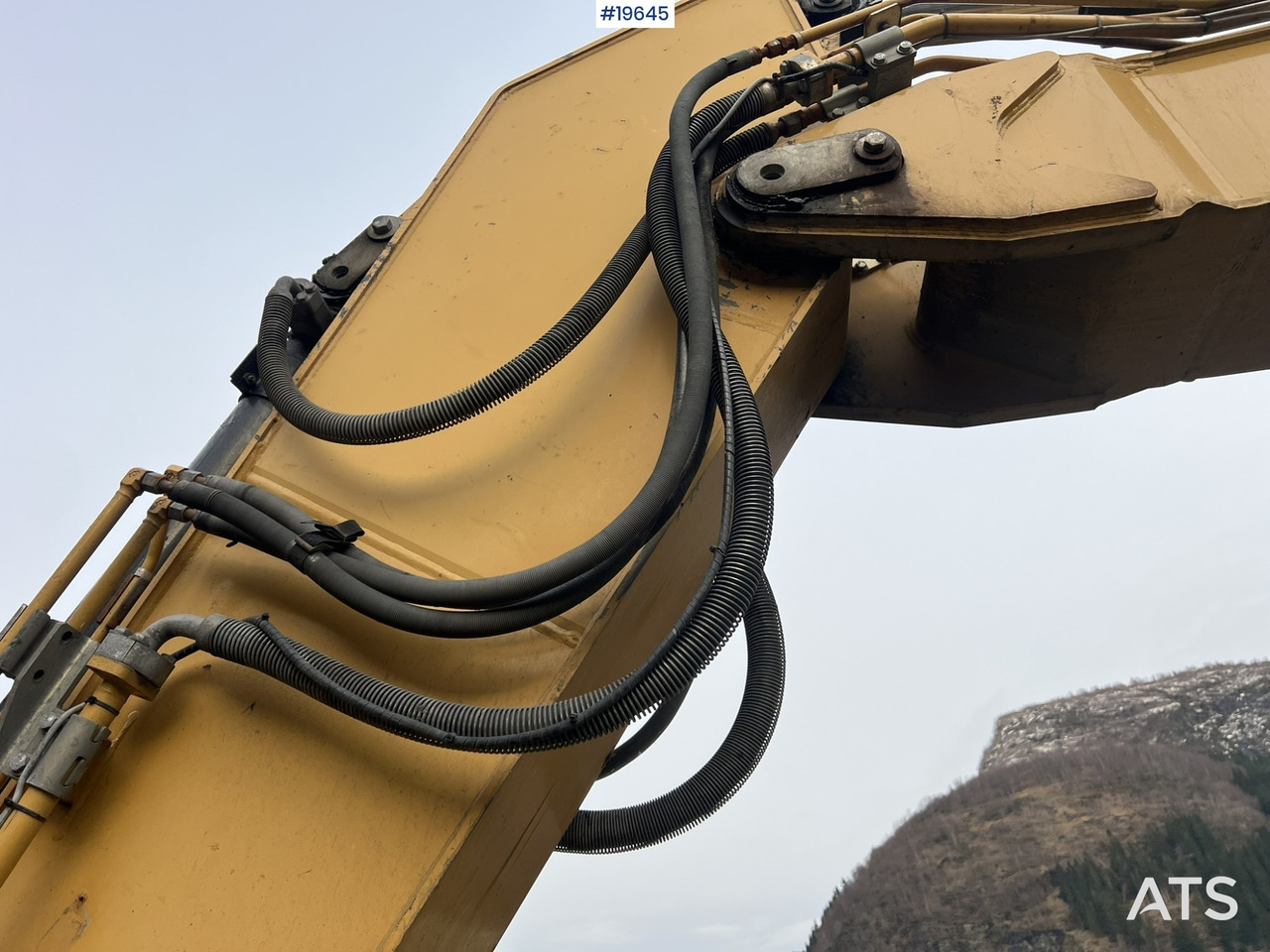 Escavadeira Caterpillar 323D: foto 25