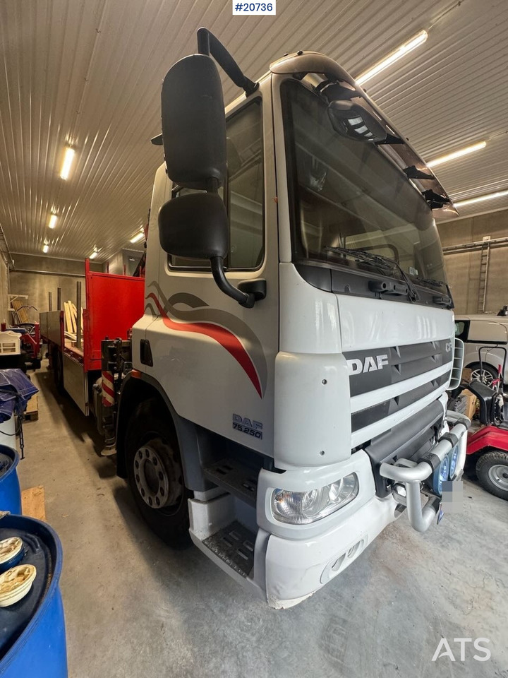 DAF CF75.250 - Camião grua, Camião de caixa aberta/ Plataforma: foto 4 DAF CF75.250 - Camião grua, Camião de caixa aberta/ Plataforma: foto 4