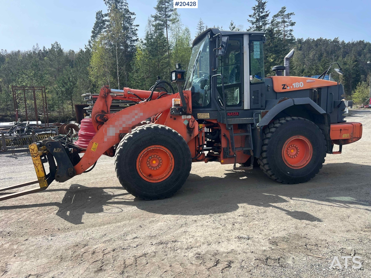 Hitachi ZW 180 - Pá carregadora de rodas: foto 5 Hitachi ZW 180 - Pá carregadora de rodas: foto 5