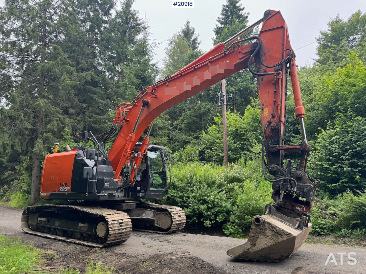 Hitachi ZX225 - Escavadora de rastos: foto 1 Hitachi ZX225 - Escavadora de rastos: foto 1