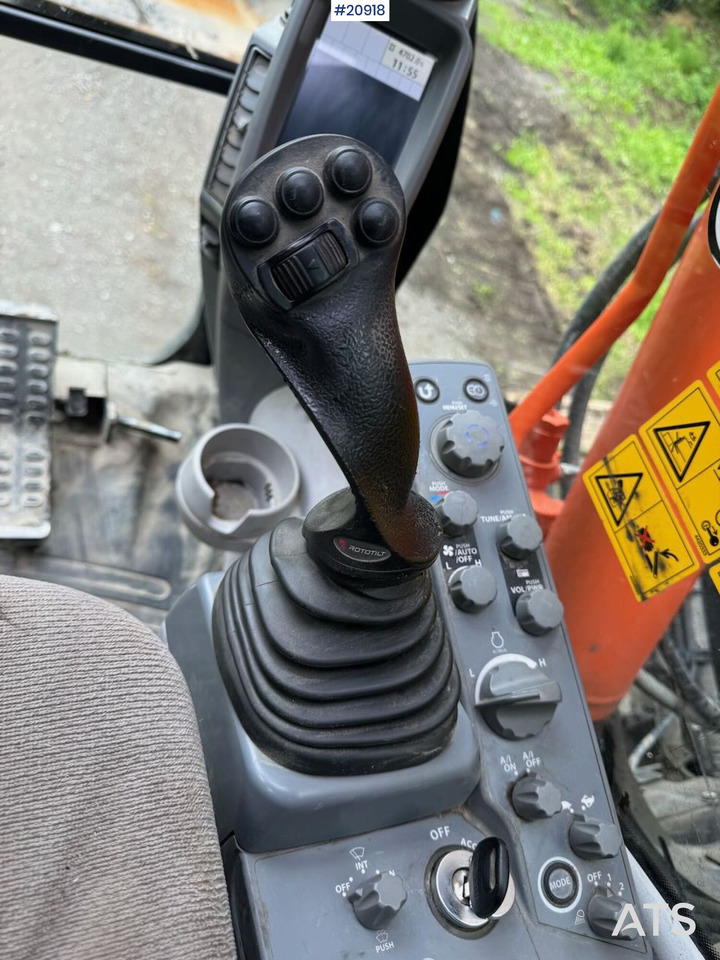 Escavadora de rastos Hitachi ZX225: foto 25