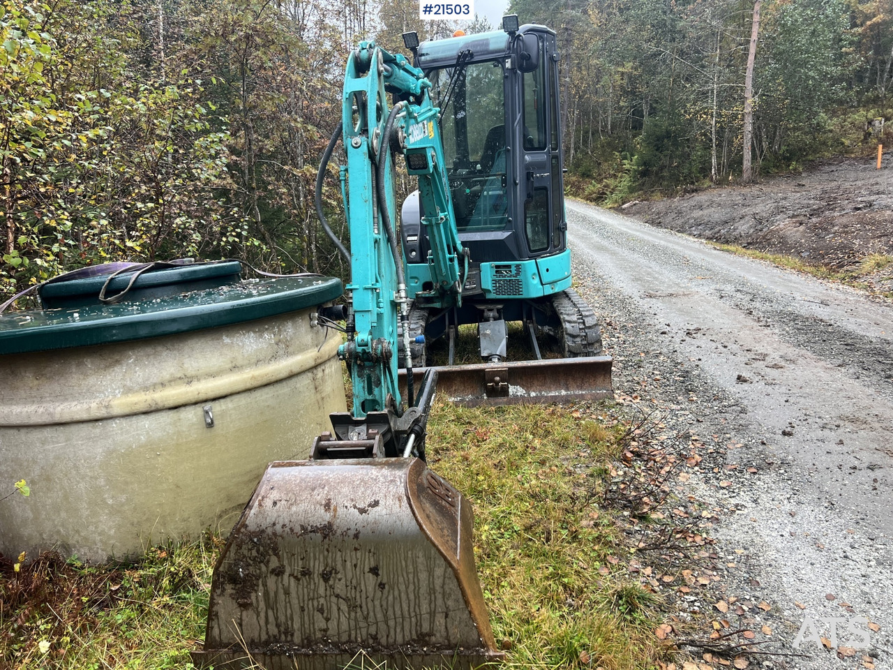 Kobelco Sk25SR-6E Gravemaskin m/ pusseskuffe,graveskuffe og tilt - Mini escavadeira: foto 3 Kobelco Sk25SR-6E Gravemaskin m/ pusseskuffe,graveskuffe og tilt - Mini escavadeira: foto 3