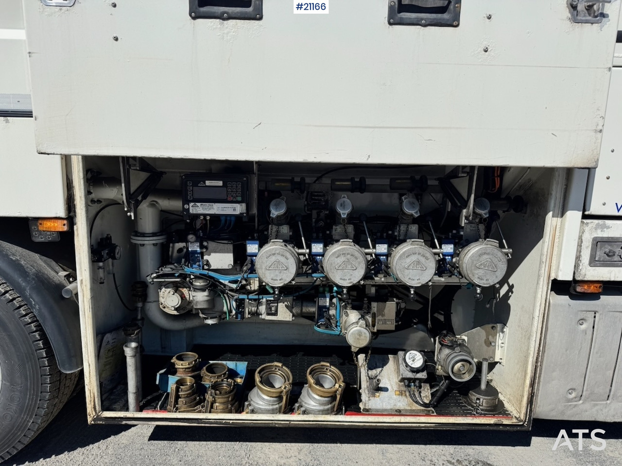 Locação financeira de Mercedes Actros 2553 Mercedes Actros 2553: foto 24 Locação financeira de Mercedes Actros 2553 Mercedes Actros 2553: foto 24