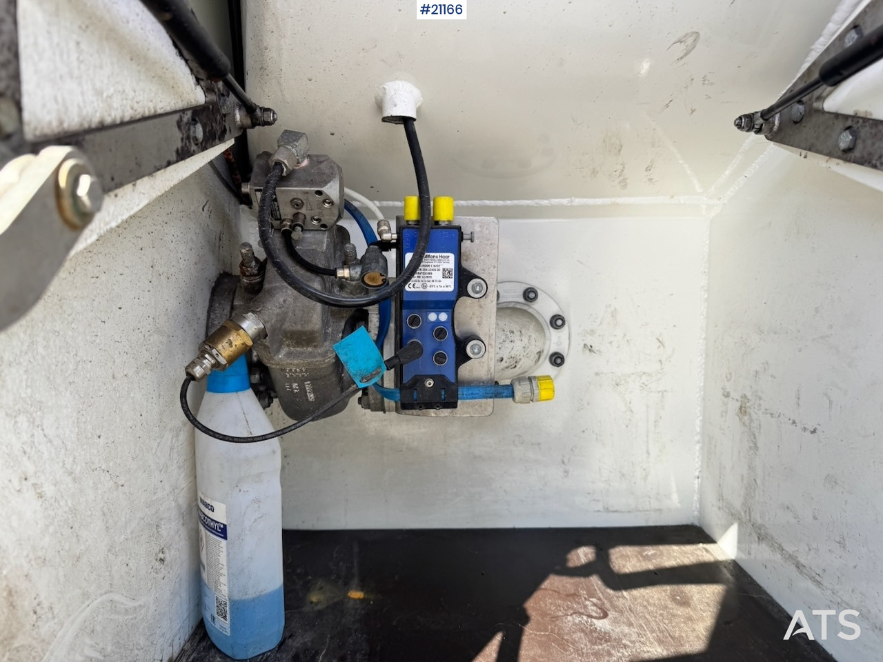 Locação financeira de Mercedes Actros 2553 Mercedes Actros 2553: foto 37 Locação financeira de Mercedes Actros 2553 Mercedes Actros 2553: foto 37