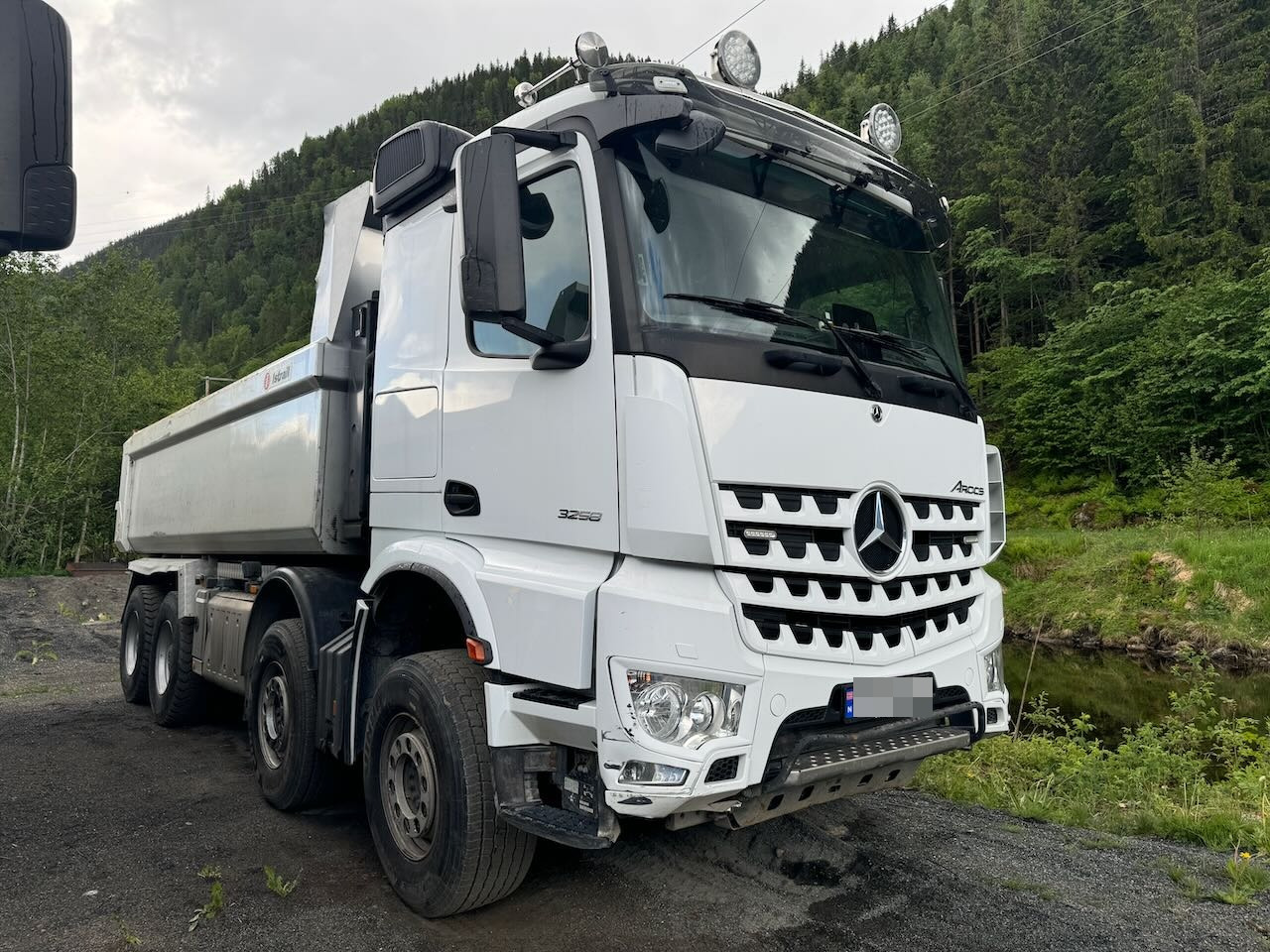 Mercedes Arocs 3258 - Camião basculante: foto 1 Mercedes Arocs 3258 - Camião basculante: foto 1