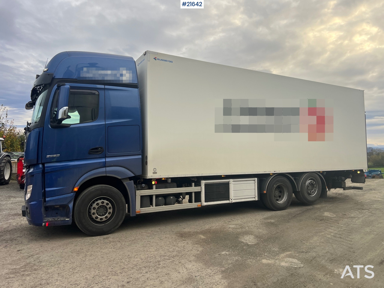 Mercedes-Benz Actrox 6x2 skapbil m/ kjøl/frys aggregat - Camião furgão: foto 1 Mercedes-Benz Actrox 6x2 skapbil m/ kjøl/frys aggregat - Camião furgão: foto 1