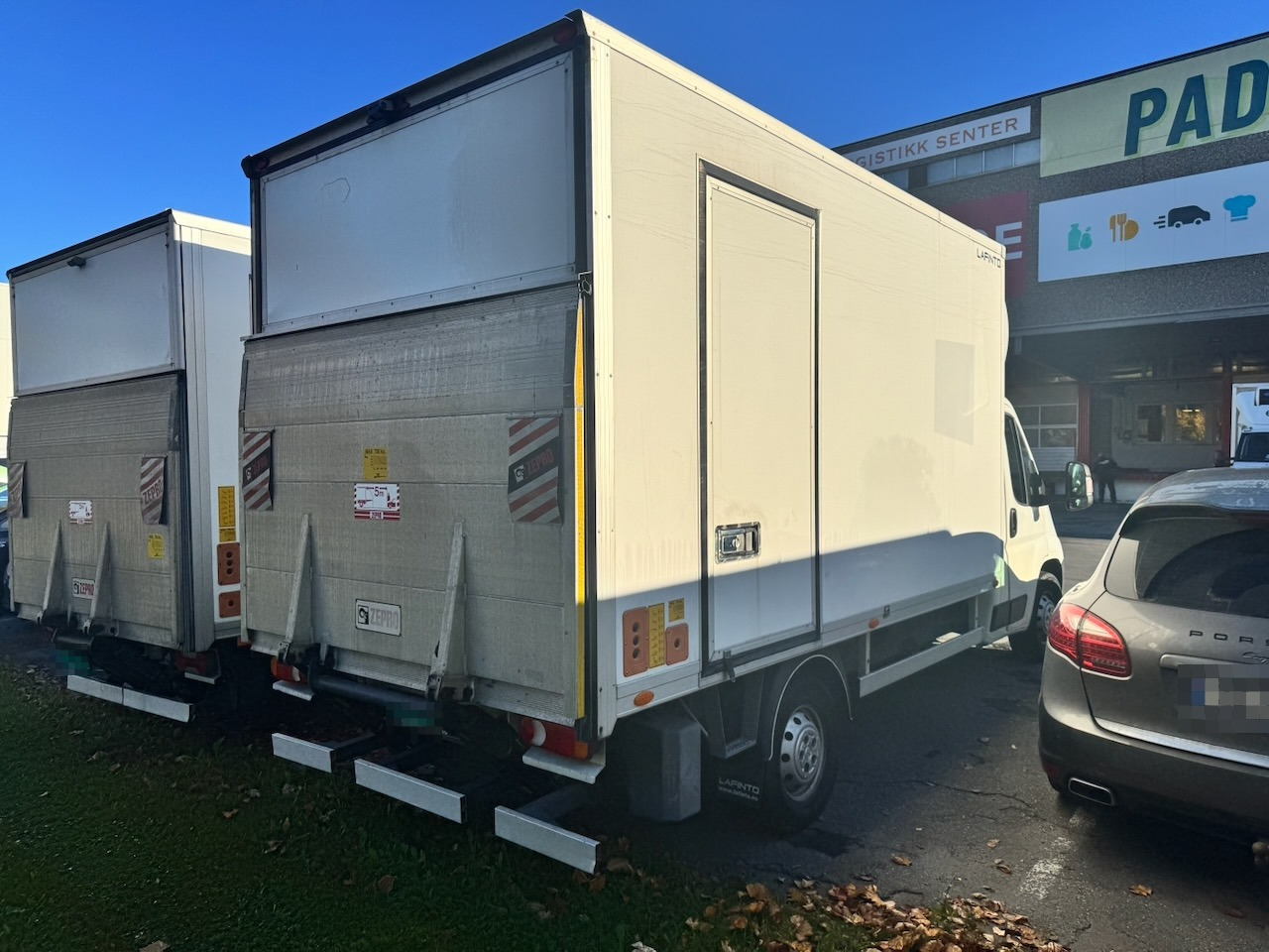 PEUGEOT BOXER - Carrinha de contentor: foto 3 PEUGEOT BOXER - Carrinha de contentor: foto 3