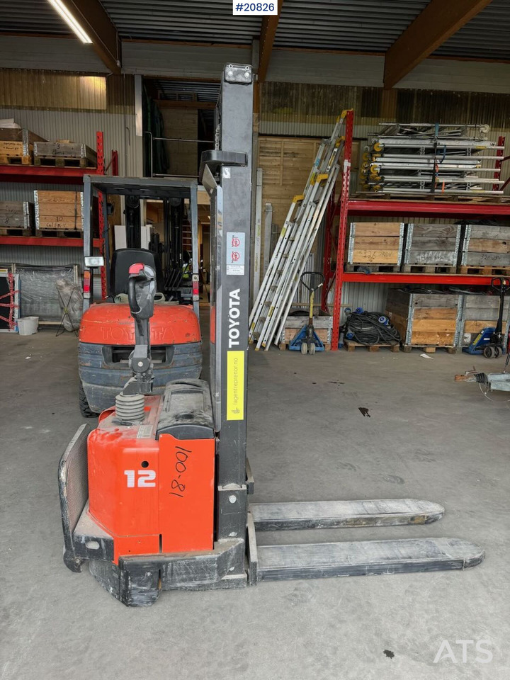 Toyota 7SM12 - Stacker: foto 1 Toyota 7SM12 - Stacker: foto 1