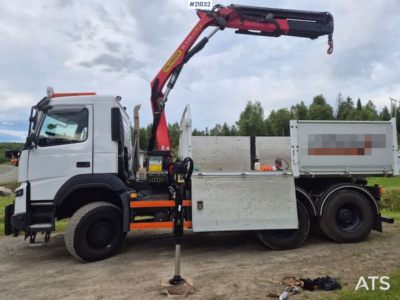 Volvo 2019 Volvo FMX 6x6 brøyterigget tippbil m/ 9,5 t/m kran, 2 sett dekk og lettkasse - Camião basculante: foto 4 Volvo 2019 Volvo FMX 6x6 brøyterigget tippbil m/ 9,5 t/m kran, 2 sett dekk og lettkasse - Camião basculante: foto 4