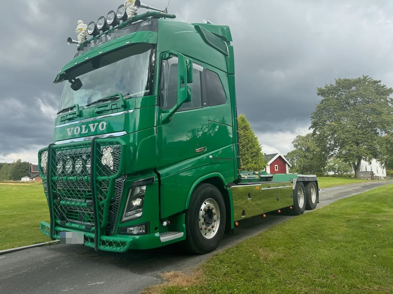 Volvo FH16 - Camião polibenne: foto 1 Volvo FH16 - Camião polibenne: foto 1