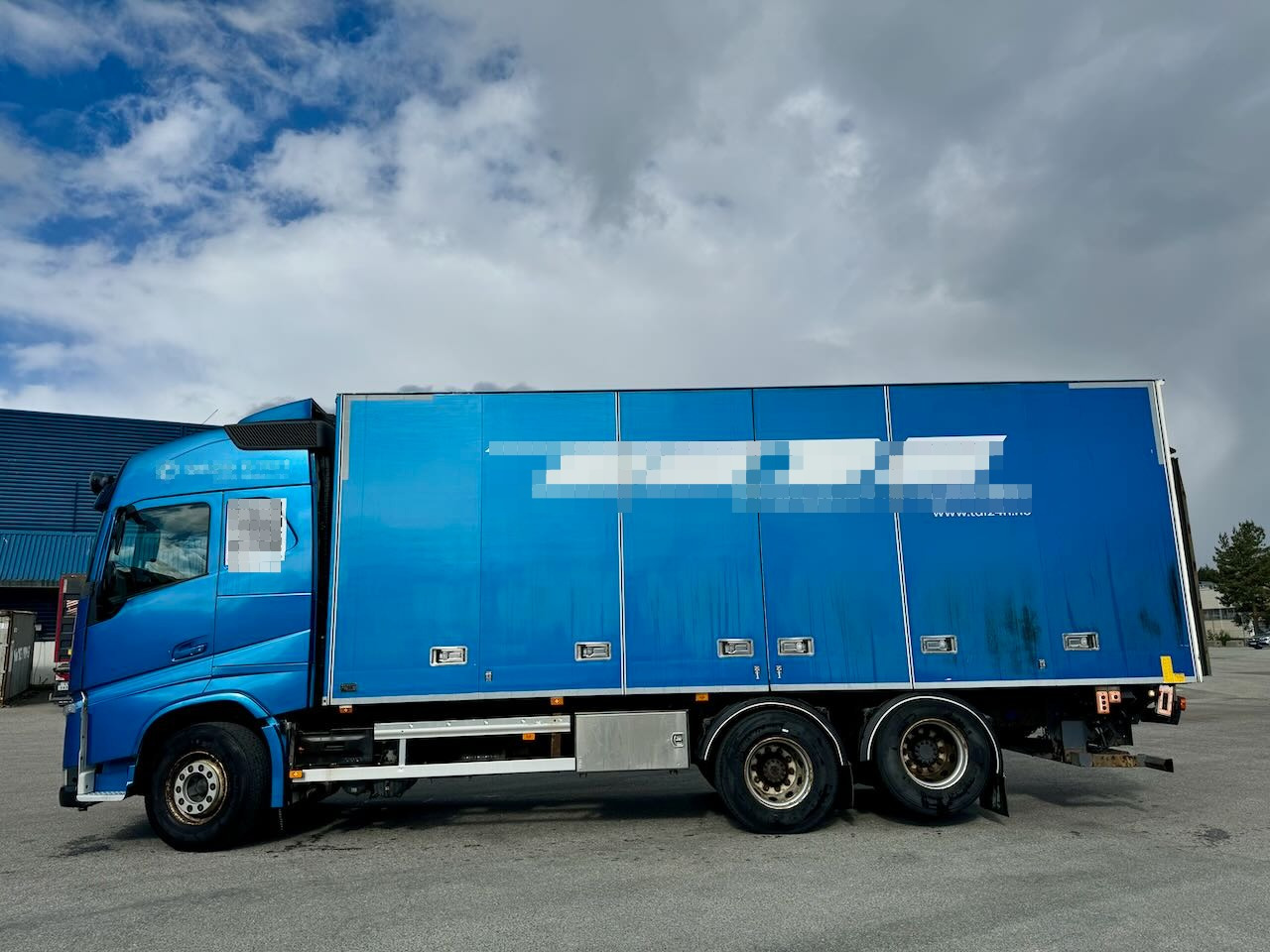 Volvo FH540 - Camião furgão: foto 2 Volvo FH540 - Camião furgão: foto 2