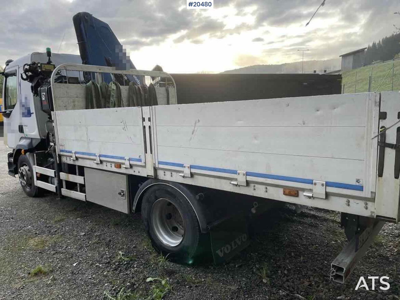 Volvo FL240 - Camião grua, Camião de caixa aberta/ Plataforma: foto 3 Volvo FL240 - Camião grua, Camião de caixa aberta/ Plataforma: foto 3