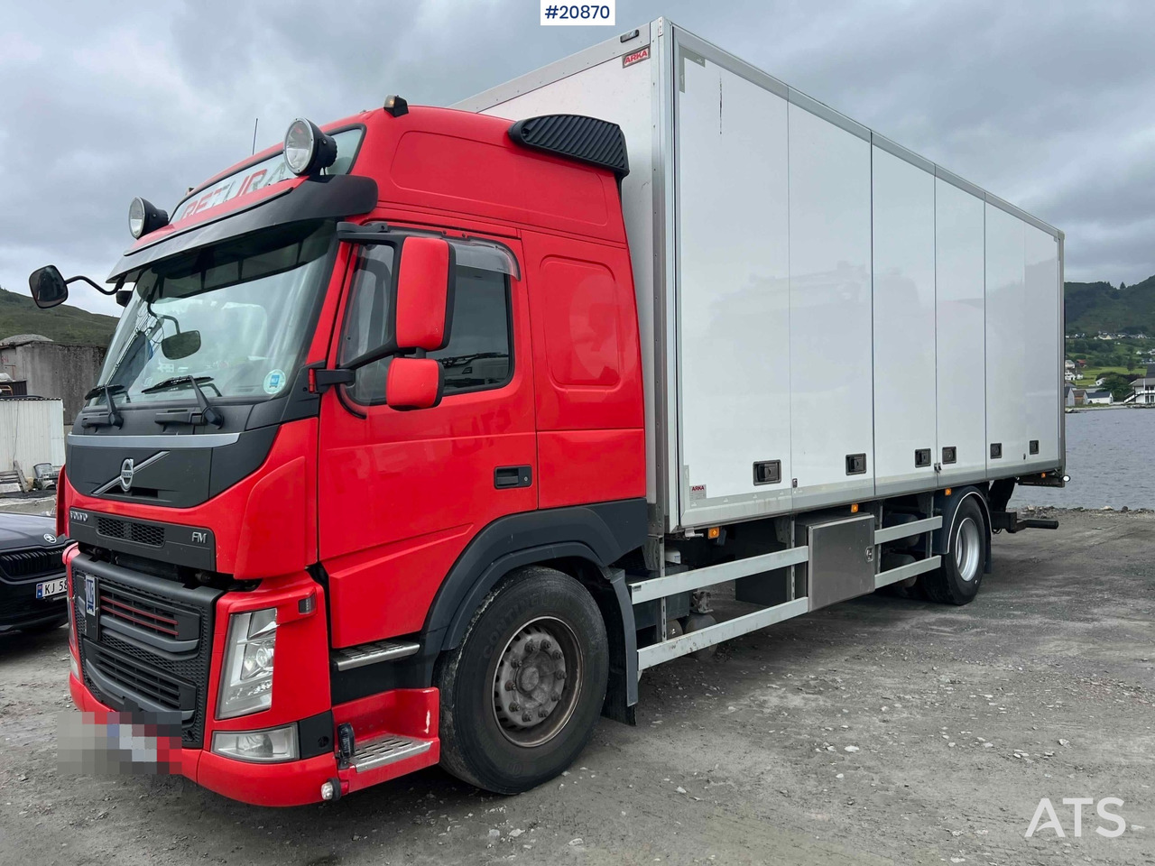 Volvo FM 330 - Camião furgão: foto 1 Volvo FM 330 - Camião furgão: foto 1