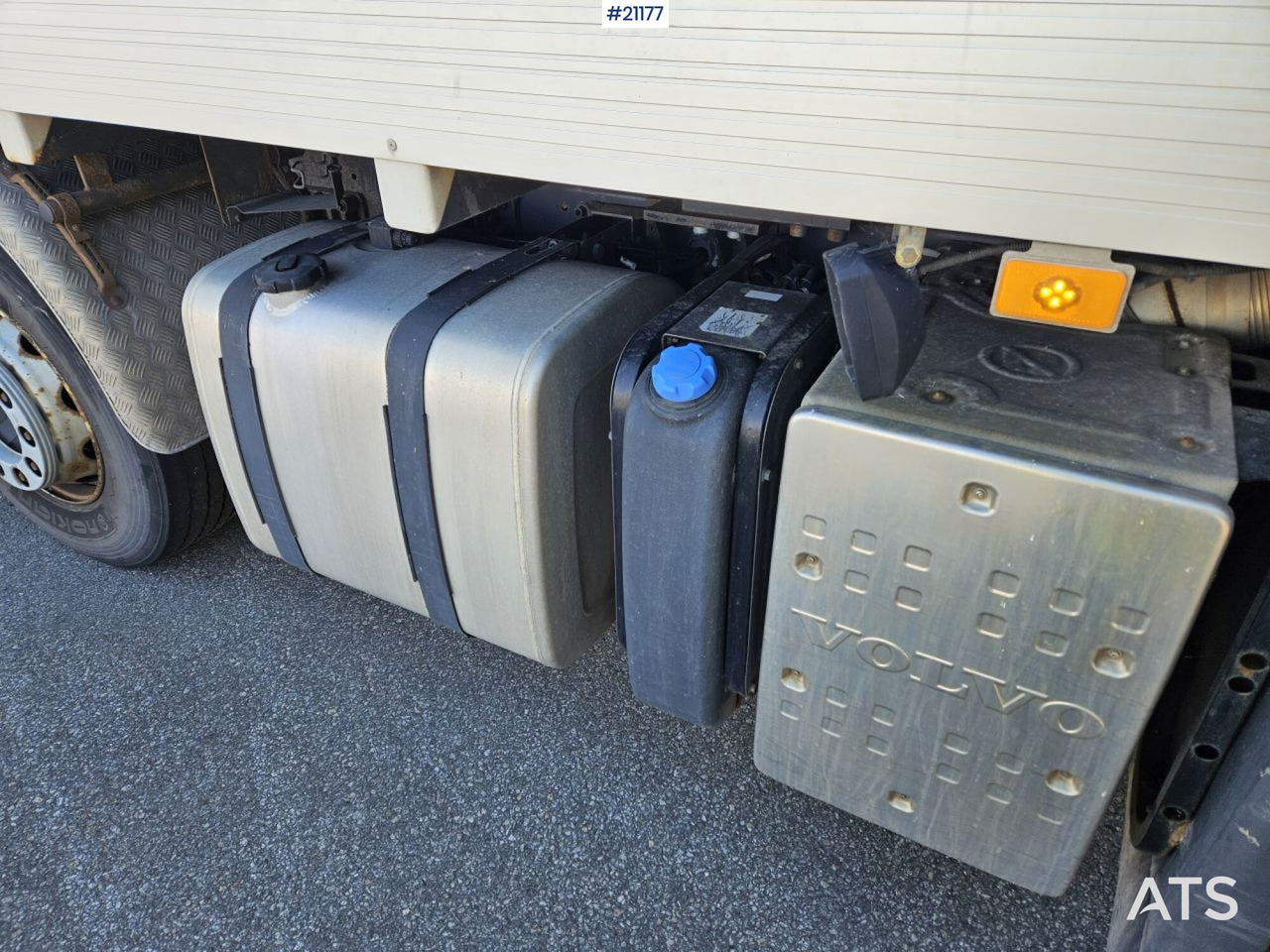 Caminhão de lixo Volvo FM 370: foto 15