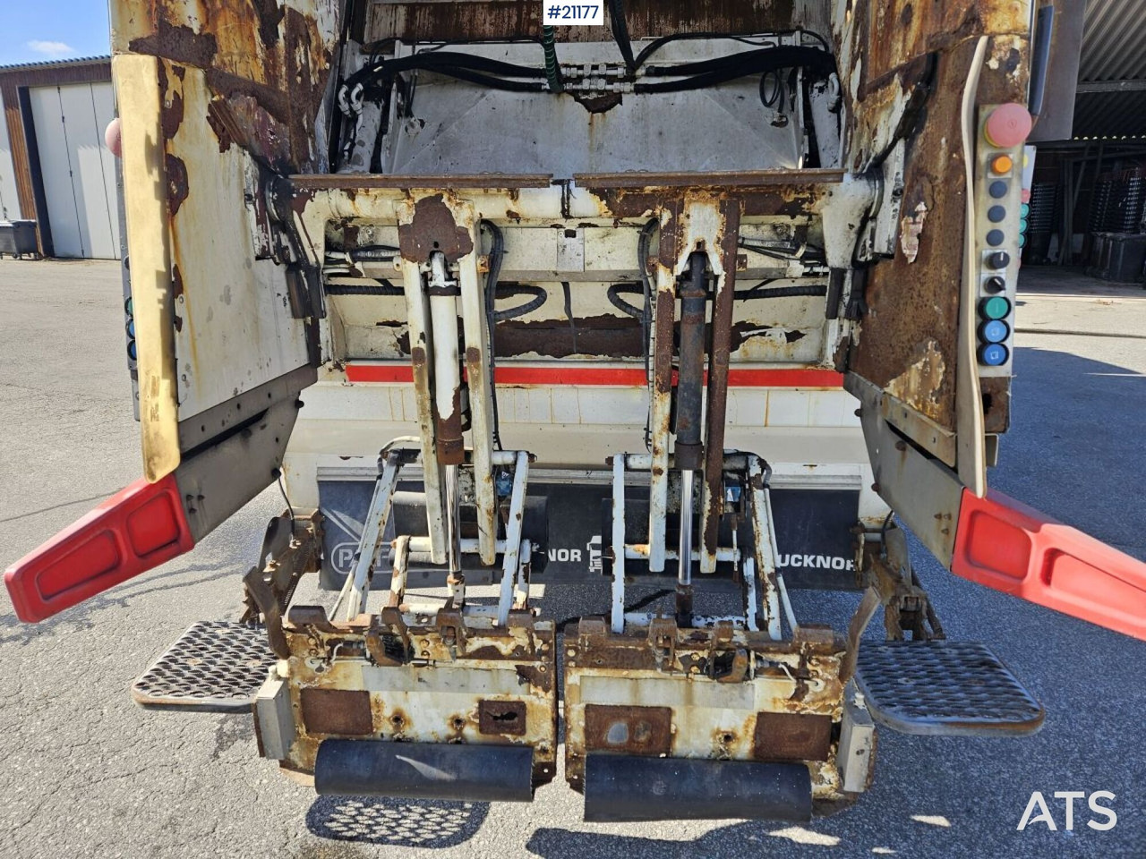 Volvo FM370 6x2 1-kammer komprimatorbil med Zoeller påbygg - Caminhão de lixo: foto 5 Volvo FM370 6x2 1-kammer komprimatorbil med Zoeller påbygg - Caminhão de lixo: foto 5