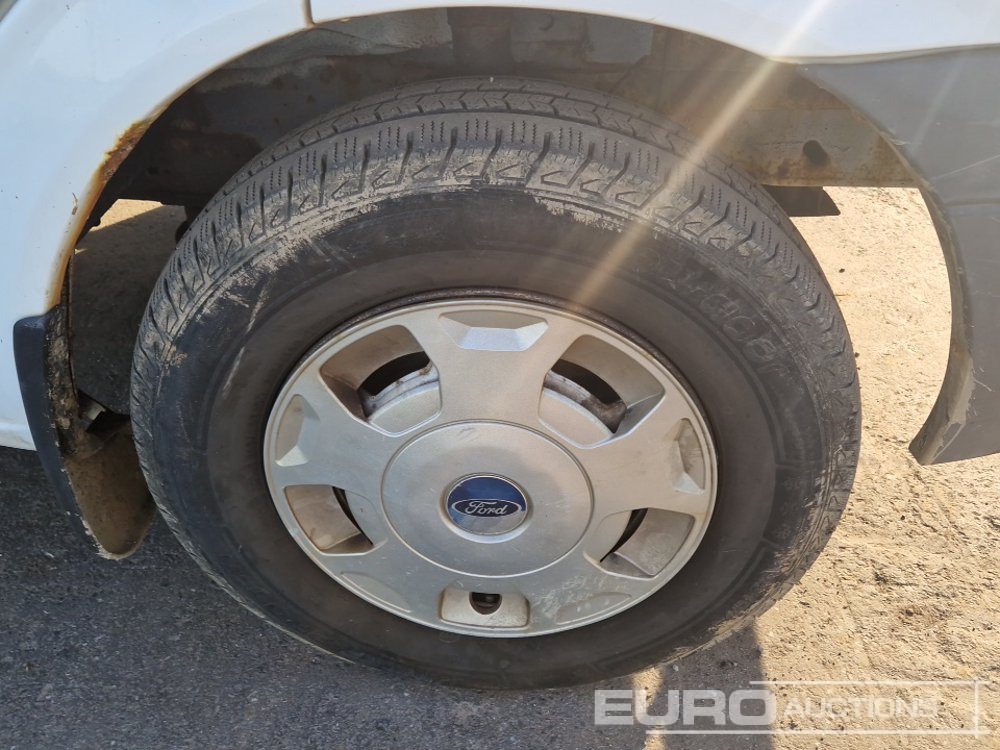 Carrinha de caixa aberta 2011 Ford Transit: foto 9