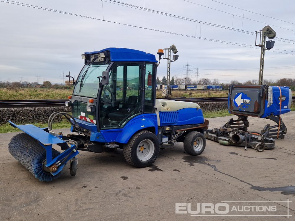2012 CSF Sweeper Vehicle, Mower Attatchments - Quadriciclo: foto 1 2012 CSF Sweeper Vehicle, Mower Attatchments - Quadriciclo: foto 1
