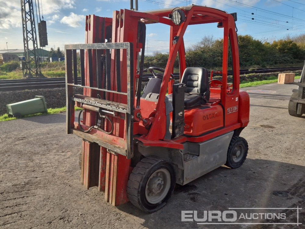 2012 Nissan U1D2A25LQ - Empilhador a gás: foto 1 2012 Nissan U1D2A25LQ - Empilhador a gás: foto 1