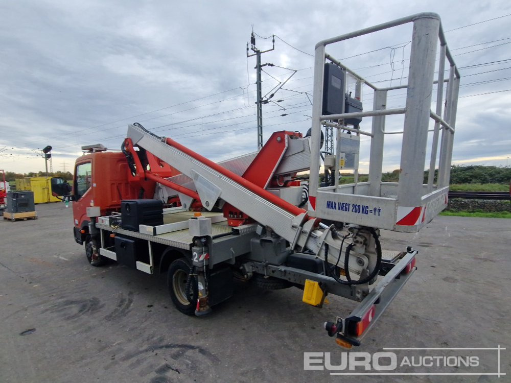 2014 Nissan Cabstar 35.12 - Caminhão com plataforma aérea: foto 3 2014 Nissan Cabstar 35.12 - Caminhão com plataforma aérea: foto 3
