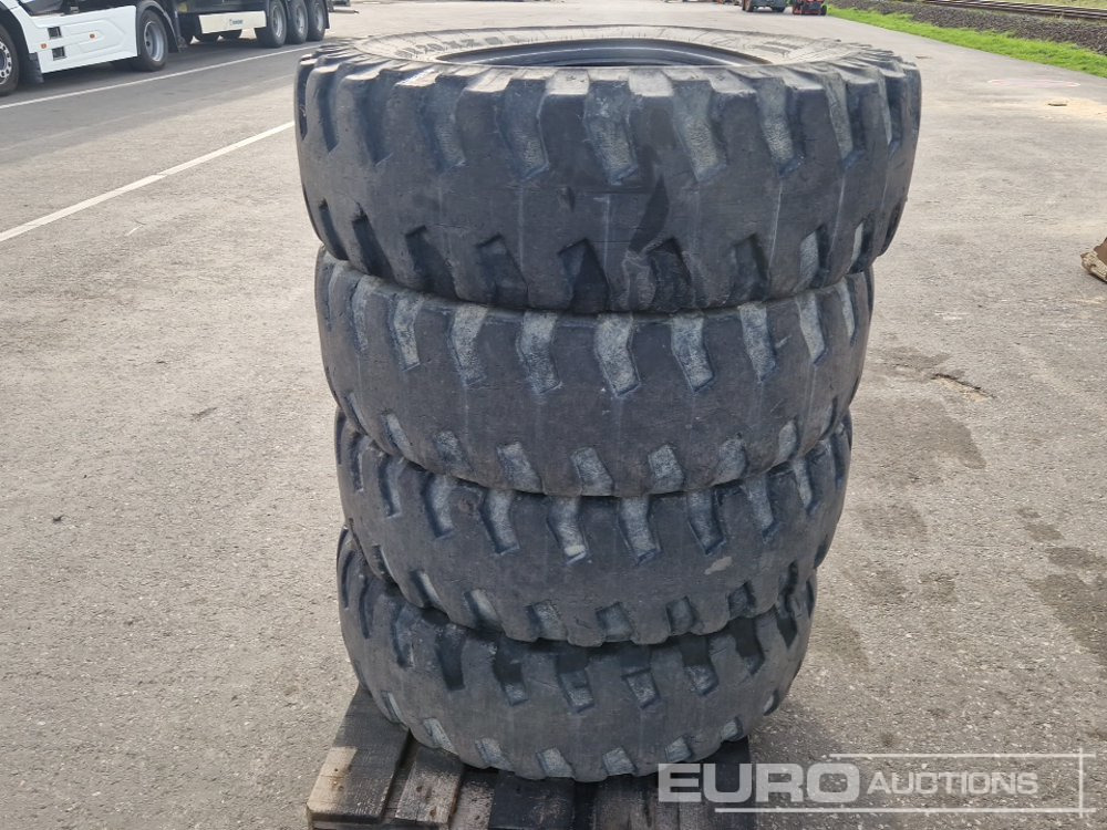 335/80/20 Tyres (4 of) - Pneu: foto 1 335/80/20 Tyres (4 of) - Pneu: foto 1