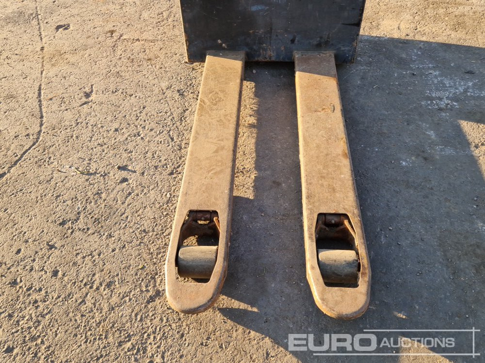 2016 Toyota LWE130 Electric Low Lift Truck, 1.3 Ton - Equipamento de movimentação: foto 5 2016 Toyota LWE130 Electric Low Lift Truck, 1.3 Ton - Equipamento de movimentação: foto 5
