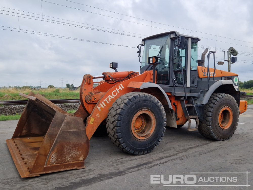 Hitachi ZW220 - Pá carregadora de rodas: foto 1 Hitachi ZW220 - Pá carregadora de rodas: foto 1