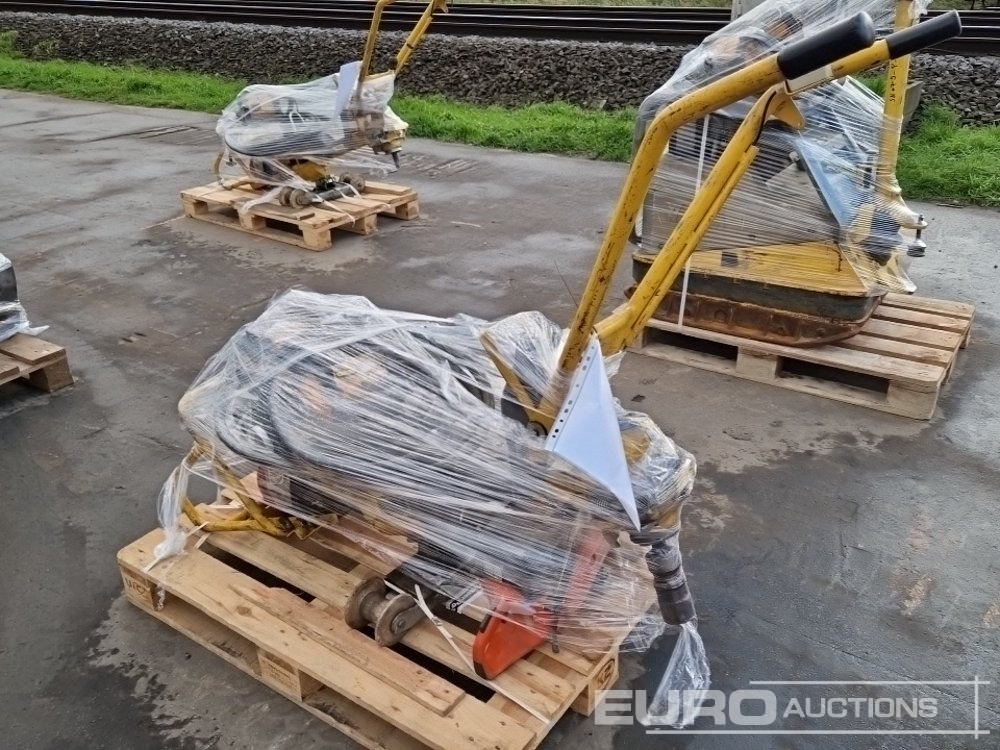 ROWRENCH P4 RKS Unirversal Petrol Powered Wrench, AX25 Concrete Poker (2 of), Husqvarna K770 Quick Cut Saw - Equipamento de betão: foto 2 ROWRENCH P4 RKS Unirversal Petrol Powered Wrench, AX25 Concrete Poker (2 of), Husqvarna K770 Quick Cut Saw - Equipamento de betão: foto 2