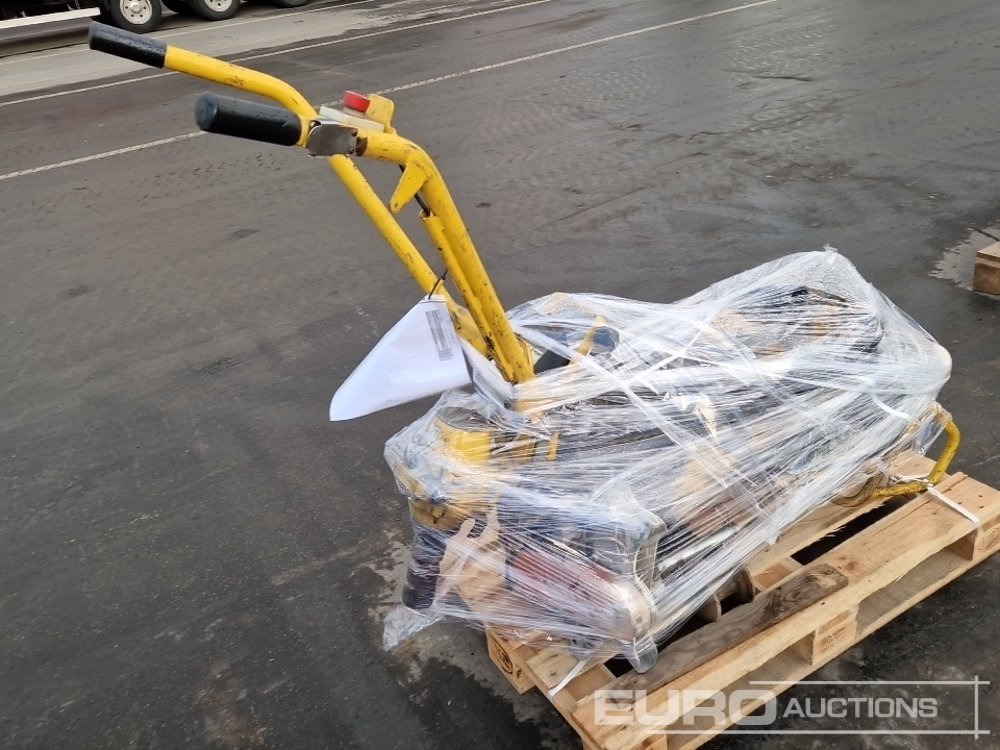 ROWRENCH P4 RKS Unirversal Petrol Powered Wrench, AX25 Concrete Poker (2 of), Husqvarna K770 Quick Cut Saw - Equipamento de betão: foto 3 ROWRENCH P4 RKS Unirversal Petrol Powered Wrench, AX25 Concrete Poker (2 of), Husqvarna K770 Quick Cut Saw - Equipamento de betão: foto 3