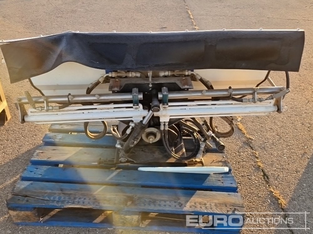 Ausa Sweeper Attachment for Ausa Dumper - Equipamento de construção: foto 5 Ausa Sweeper Attachment for Ausa Dumper - Equipamento de construção: foto 5