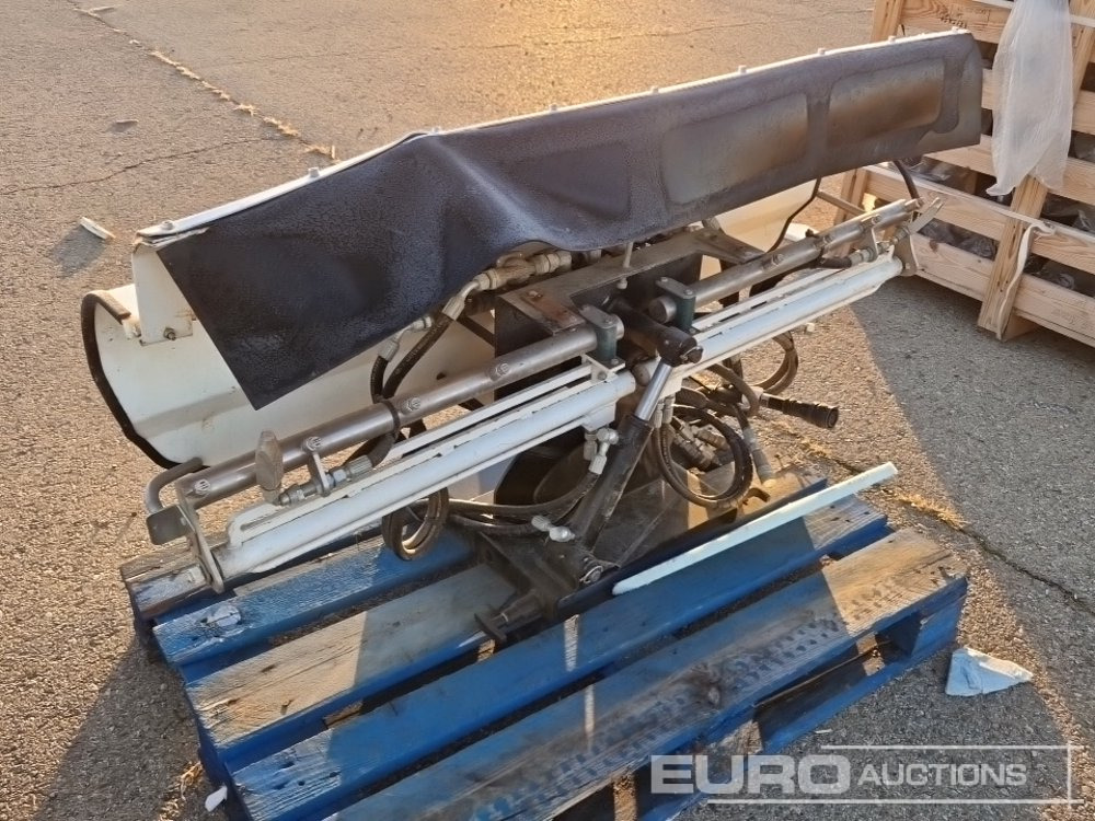 Ausa Sweeper Attachment for Ausa Dumper - Equipamento de construção: foto 4 Ausa Sweeper Attachment for Ausa Dumper - Equipamento de construção: foto 4