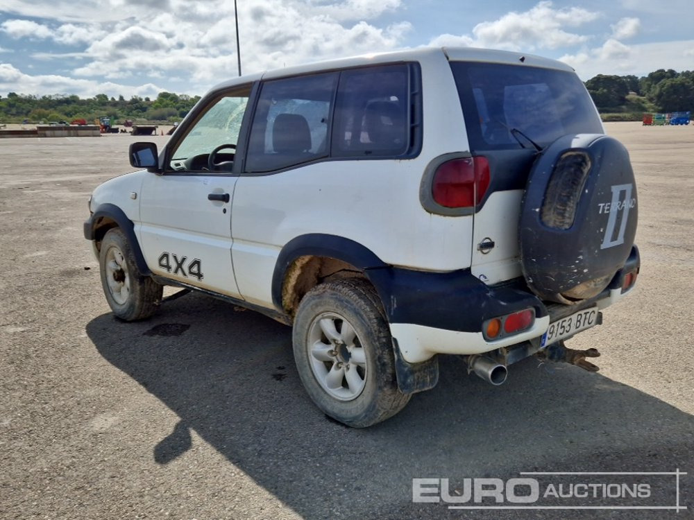 2002 Nissan Terrano II - Máquina de construção: foto 3 2002 Nissan Terrano II - Máquina de construção: foto 3