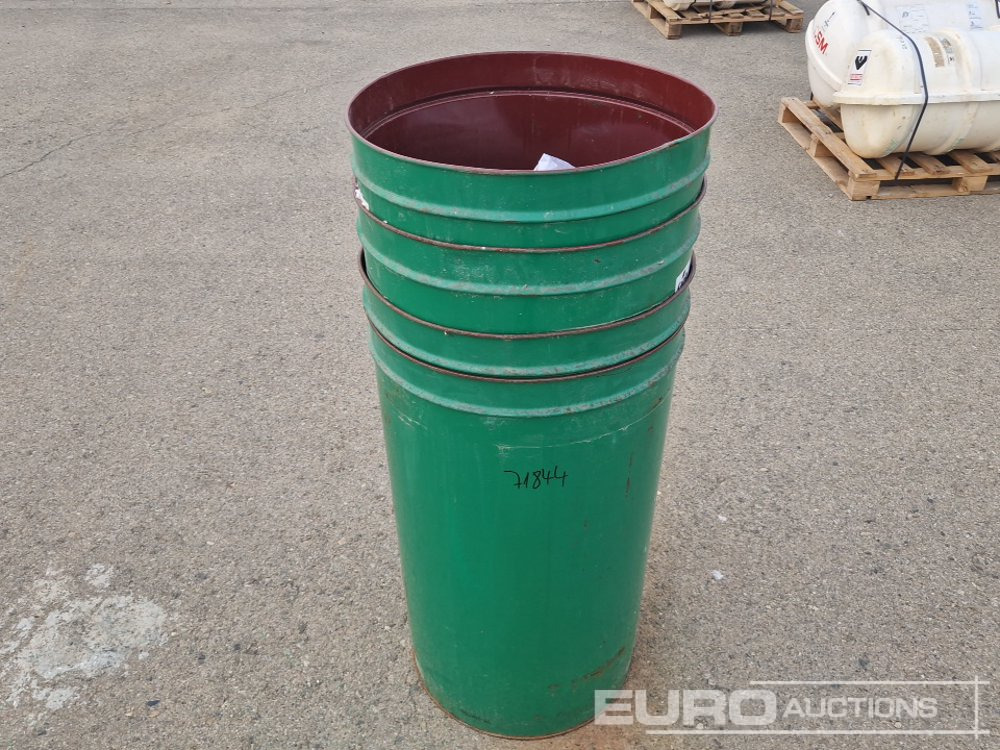 Metal Barrel (4 of) - Equipamento de construção: foto 2 Metal Barrel (4 of) - Equipamento de construção: foto 2