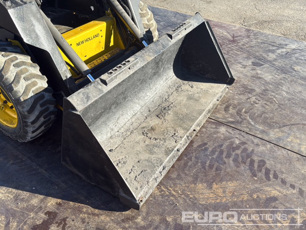Mini pá carregadora New Holland L160: foto 15