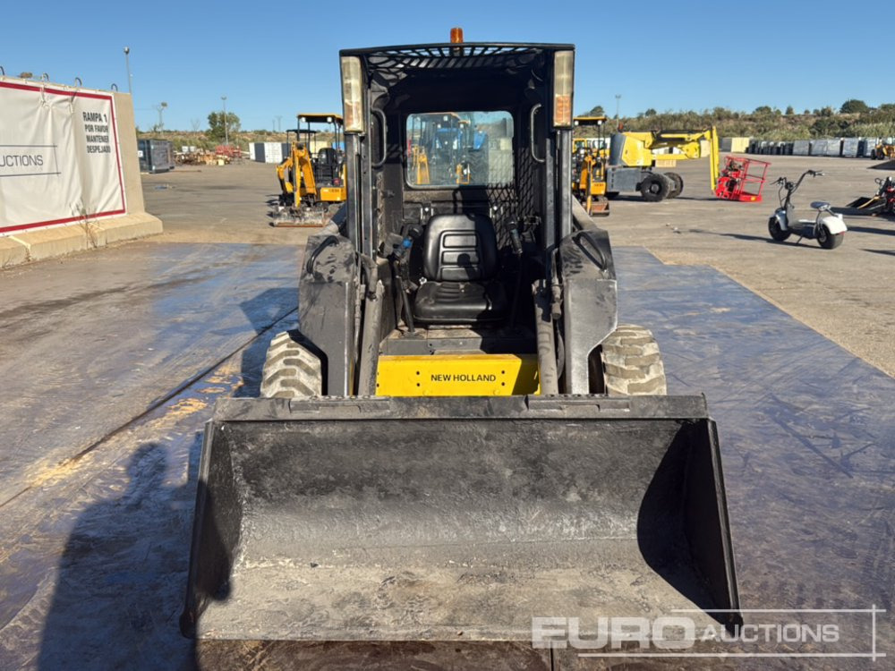 Mini pá carregadora New Holland L160: foto 8